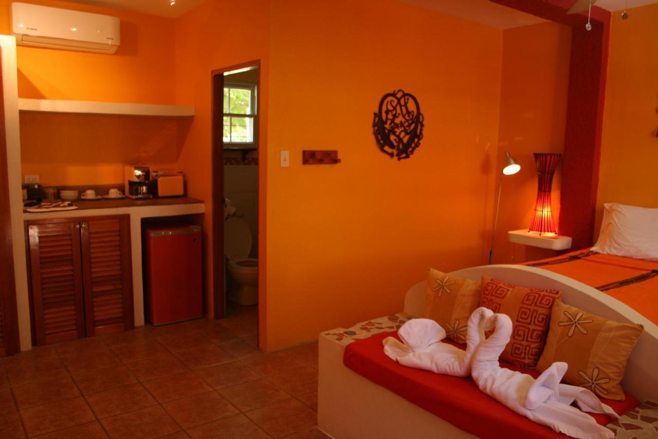 Seaside Cabanas Hotel Caye Corker エクステリア 写真