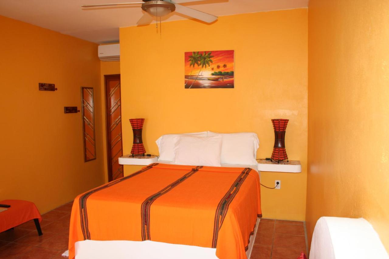 Seaside Cabanas Hotel Caye Corker エクステリア 写真