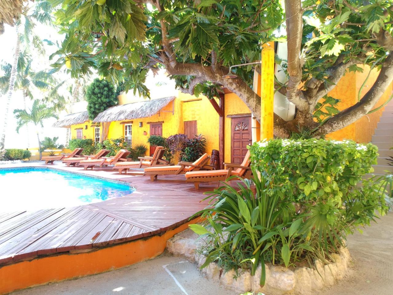 Seaside Cabanas Hotel Caye Corker エクステリア 写真