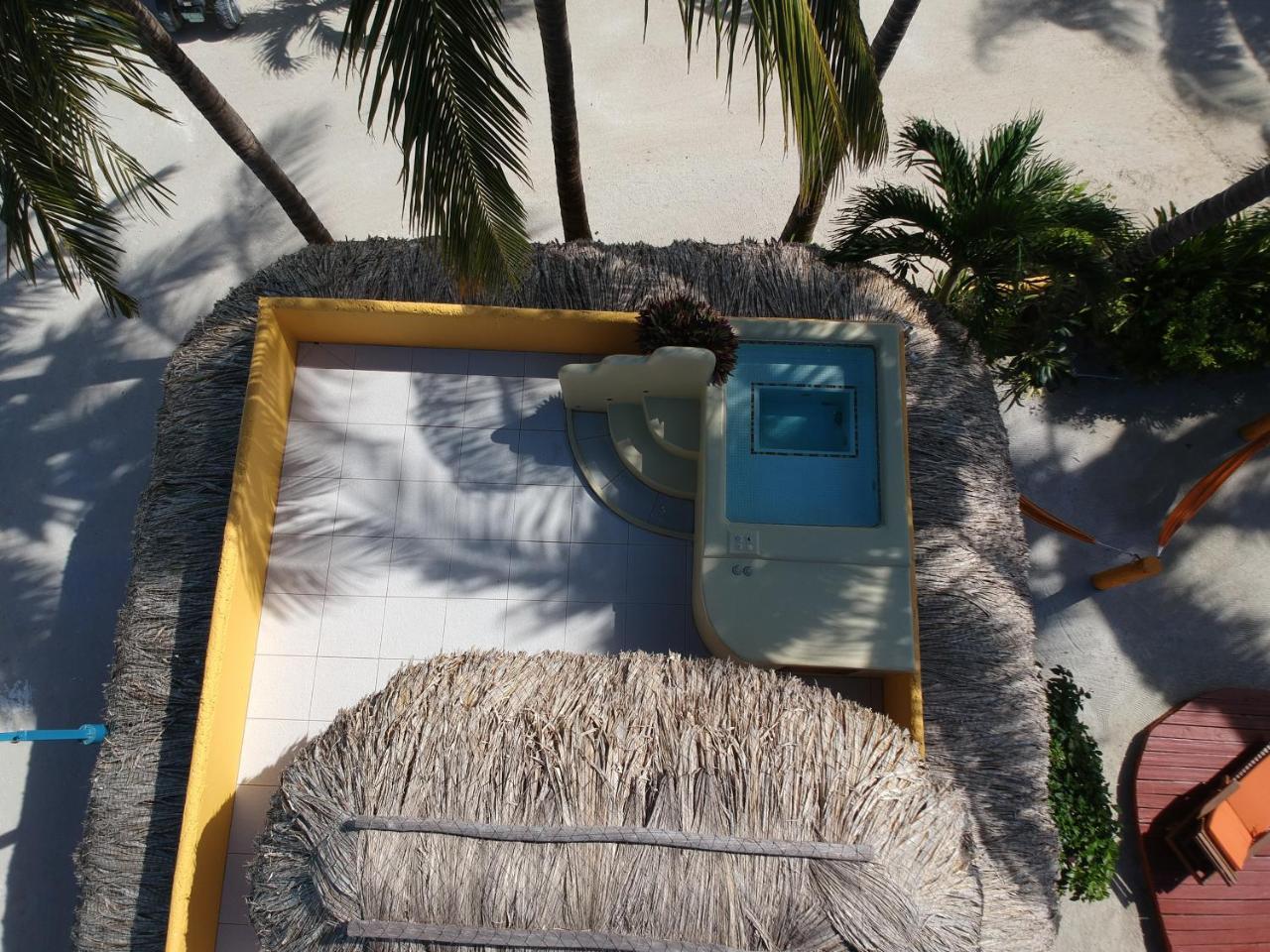 Seaside Cabanas Hotel Caye Corker エクステリア 写真