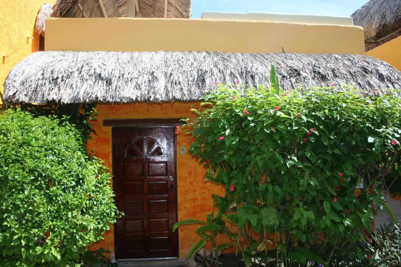 Seaside Cabanas Hotel Caye Corker エクステリア 写真