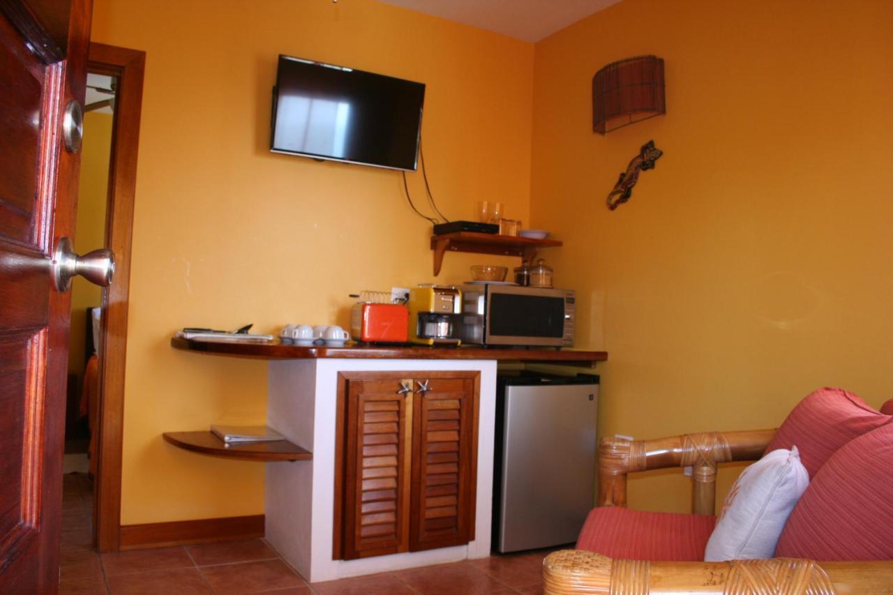 Seaside Cabanas Hotel Caye Corker エクステリア 写真