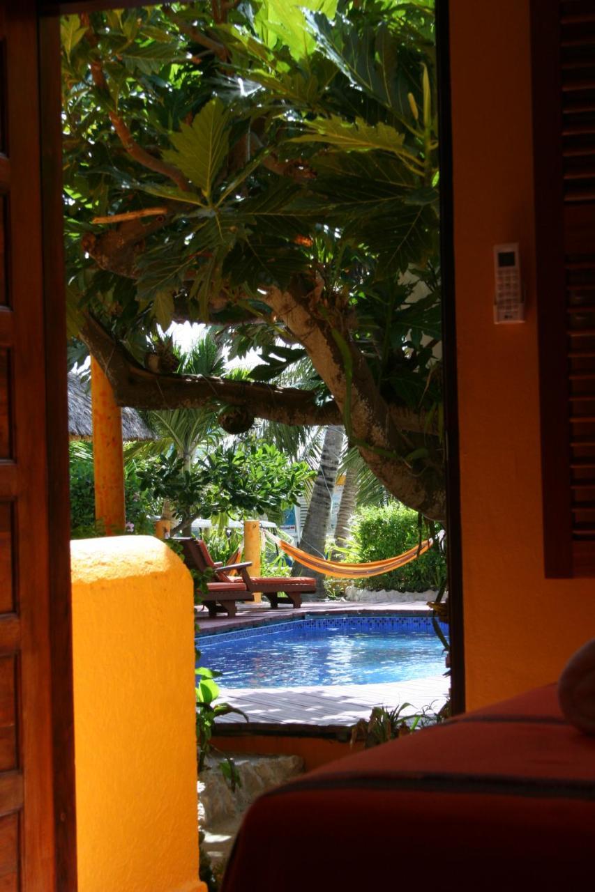 Seaside Cabanas Hotel Caye Corker エクステリア 写真