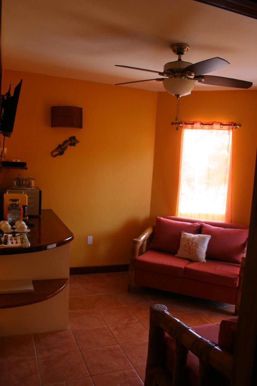 Seaside Cabanas Hotel Caye Corker エクステリア 写真